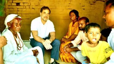 राहुल गांधी के लिए दशरथ मांझी के घर बना शौचालय मिनटों में गायब! 2 The VIP toilet built for Rahul Gandhi disappeared within minutes! The development show-off at Dashrath Manjhi's house exposed the administration