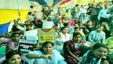 डाटा ऑपरेटरों की हड़ताल से नालंदा में हाहाकार, जरूरी सेवाएं ठप 2 Chaos in Nalanda due to data operators' strike, essential services halted