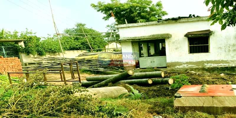 Complaint to Hilsa SDO - Tent house occupies government building