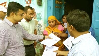 हरनौत क्षेत्र में DM ने मतदाता सूची विशेष गहन पुनरीक्षण अभियान का किया स्थल निरीक्षण 3 DM did a site inspection of the voter list special intensive revision campaign in Harnaut area