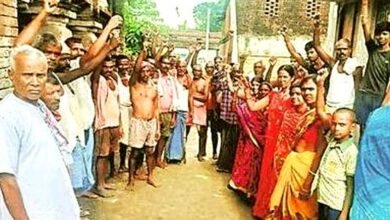 Farmers took to the streets demanding embankment repair and compensation