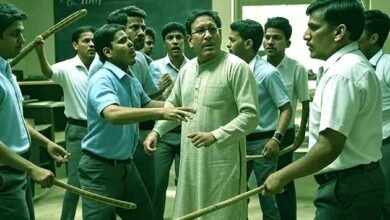 ब्लैक बोर्ड पर छूटा ‘आ’कार, हो गया अर्थ का अनर्थ, शिक्षक को पीटा 5 The letter ‘Aa’ was left on the blackboard, the meaning was misinterpreted, the teacher was beaten badly