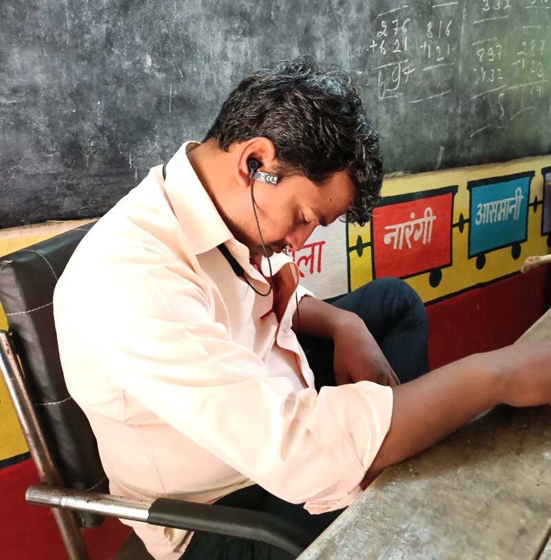 ACS साहब देख लीजिए, इस स्कूल के शिक्षक कितने थके-मांदे हैं! 4 ACS sir please see how tired the teachers of this school are 2
