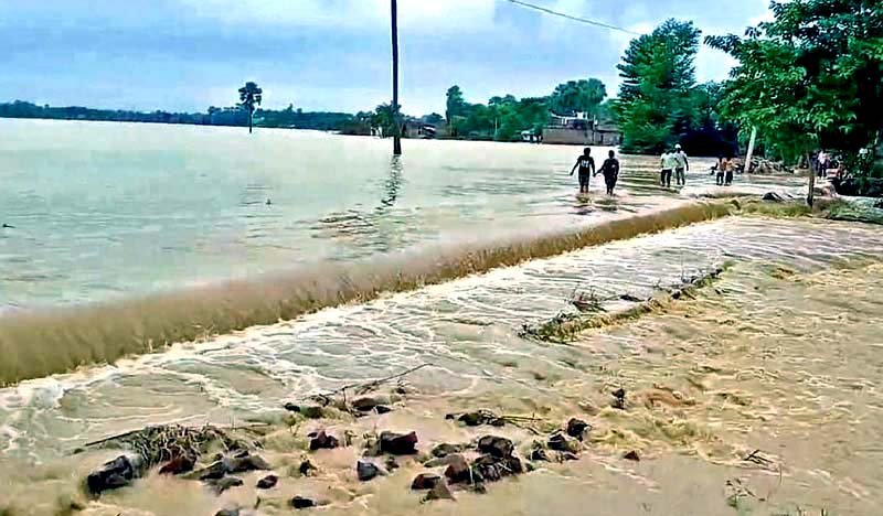 Flood wreaks havoc in Hilsa and Ekangarasrai