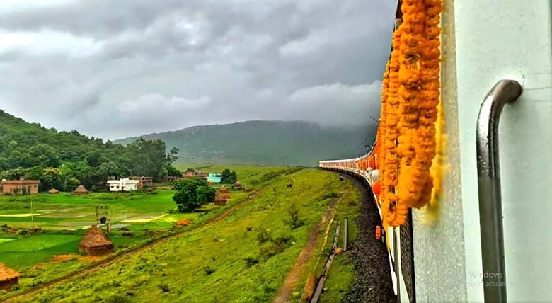 Koderma Vaishali Buddhist Circuit Train gives a view of beautiful hills