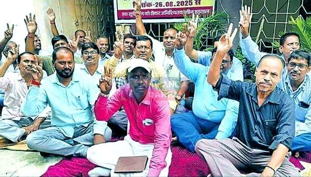 वेतन विसंगतिः मध्याह्न भोजन कर्मियों ने की अनिश्चितकालीन हड़ताल वेतन विसंगतिः मध्याह्न भोजन कर्मियों ने की अनिश्चितकालीन हड़ताल