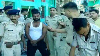 Stone pelting on police over Ganesh idol many injured including a sub inspector