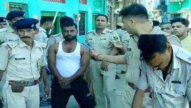 गणेश प्रतिमा को लेकर पुलिस पर पथराव, दारोगा समेत कई जख्मी 1 Stone pelting on police over Ganesh idol many injured including a sub inspector