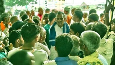 सर्पदंश पीड़िता की मौत पर इस्लामपुर PHC में हंगामा, विधायक भी दिखे लाल 1 Uproar in Islampur PHC over the death of snakebite victim, MLA also appeared angry