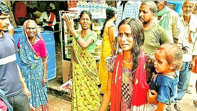 हिलसा कोर्ट परिसर में सास-बहू की हिंसक जंग से मचा अफरातफरी 1 Violent fight between mother-in-law and daughter-in-law causes chaos in Hilsa court premises