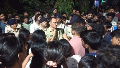 नालंदा इंजीनियरिंग कॉलेज मौत-उपद्रव मामले में तीन FIR दर्ज 2 A student died after falling from the roof of Chandi Engineering College and students protested throughout the night 3