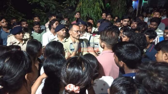 नालंदा इंजीनियरिंग कॉलेज मौत-उपद्रव मामले में तीन FIR दर्ज नालंदा इंजीनियरिंग कॉलेज मौत-उपद्रव मामले में तीन FIR दर्ज