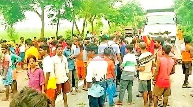 अज्ञात वाहन से कुचलकर युवक की मौत, ग्रामीणों ने जाम की सड़क