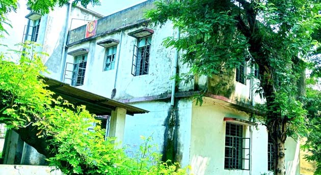 चंडी प्रखंड पशु चिकित्सालय: जर्जर भवन की जांच और संचालन की मांग 1 Chandi Block Veterinary Hospital Demand for investigation and operation of dilapidated building