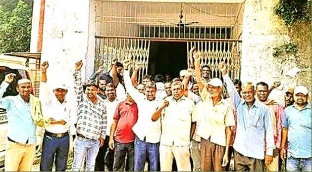 Demonstration by candidates for the post of attendant anger over delay in appointment