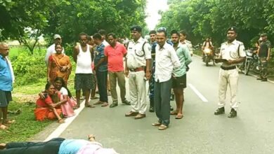 ट्रैक्टर ने बाइक को कुचला, राशन डीलर-भाजपा नेता की दर्दनाक मौत 1 Ration dealer BJP leader dies tragically after being crushed by a tractor