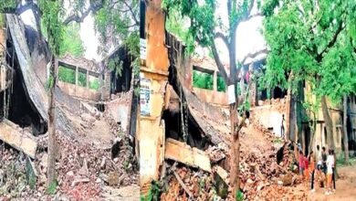 SU Colleges 70 year old hostel building collapses