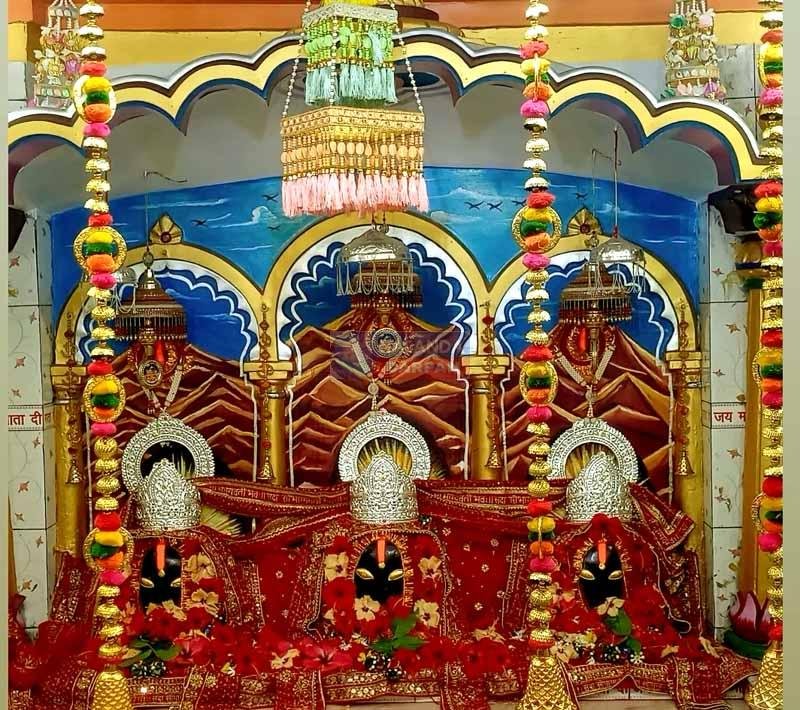 कलश स्थापना के साथ शारदीय नवरात्र शुरु, भक्तिमय हुआ माहौल 2 Sharadiya Navratri begins with Kalash installation atmosphere becomes devotional 1