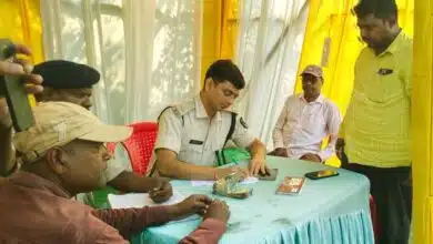 5-5 लाख के 37 ब्लैंक चेक समेत 1.86 करोड़ चुनाव फंडिंग के साथ निर्दलीय प्रत्याशी गिरफ्तार 9 Independent candidate arrested with Rs 1.86 crore in election funding including 37 blank cheques of Rs 5 lakh each