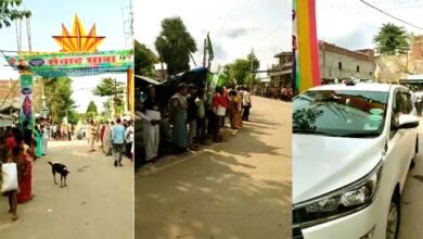 The Chief Ministers convoy moved ahead ignoring the crowd