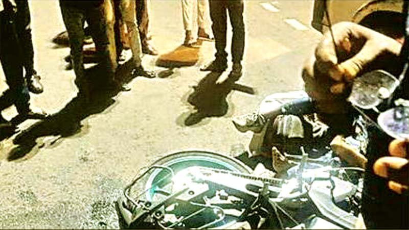 Bike collides with garbage vehicle near Daniyawan Pendapur two friends killed another seriously injured