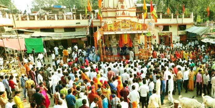 श्रद्धा या क्रूरता? मनसा मंदिर में 3500 पाठा और 750 कबूतरों की बलि! 1 Devotion or cruelty 3500 goats and 750 pigeons sacrificed at the Mansa Temple 2