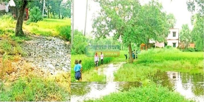 यहां कीचड़ में फंसा लोकतंत्र, रास्ता बना मतदाताओं की असल परीक्षा यहां कीचड़ में फंसा लोकतंत्र, रास्ता बना मतदाताओं की असल परीक्षा