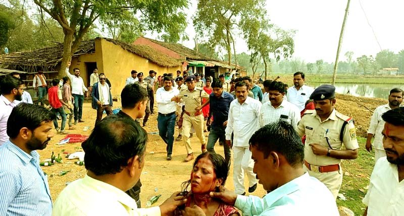 शराब कारोबारियों की गोलीबारी से दहला कमरथू, महिला समेत 4 लोग जख्मी 2 Kamarthu shaken by firing by liquor traders 4 people including a woman injured