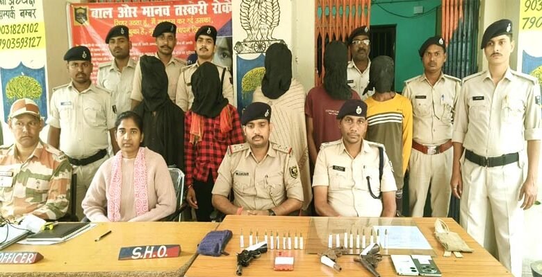 नगरनौसा पुलिस की बडीहा में छापेमारी, 3 देशी कट्टा-17 कारतूस समेत 5 गिरफ्तार 1 Nagarnausa police raid Badiha arrest 5 including 3 country made pistols and 17 cartridges