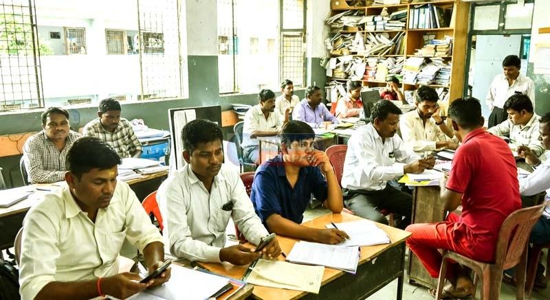 Online attendance: विभाग को यूं धोखा दे रहे हैं सरकारी स्कूलों के सैकड़ों शिक्षक Online attendance: विभाग को यूं धोखा दे रहे हैं सरकारी स्कूलों के सैकड़ों शिक्षक