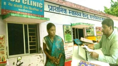 कतरीसराय पीएचसी में दवाओं का भंडार, लेकिन डॉक्टर-नर्सों की कमी से मरीज हलकान 9 The Katarisara PHC is stocked with medicines but the lack of doctors and nurses has left patients worried