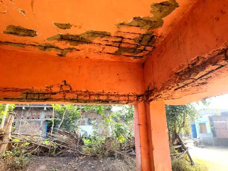 कस्तूरी बिगहा प्राथमिक विद्यालय में कभी भी हो सकता है बड़ा हादसा 5 A major accident could happen at Kasturi Bigha Primary School at any time 3