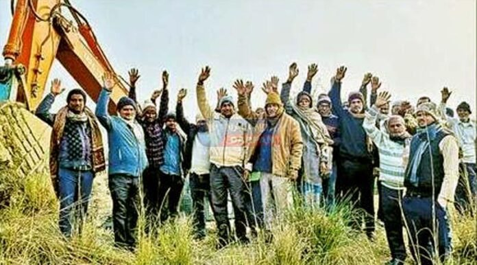 बौद्ध सर्किट 4लेन सड़क निर्माण कार्य को किसानों ने रोका, जानें बड़ी वजह बौद्ध सर्किट 4लेन सड़क निर्माण कार्य को किसानों ने रोका, जानें बड़ी वजह