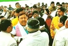 JDU workers clashed in front of the minister over the honoring of a cyber liquor mafia member