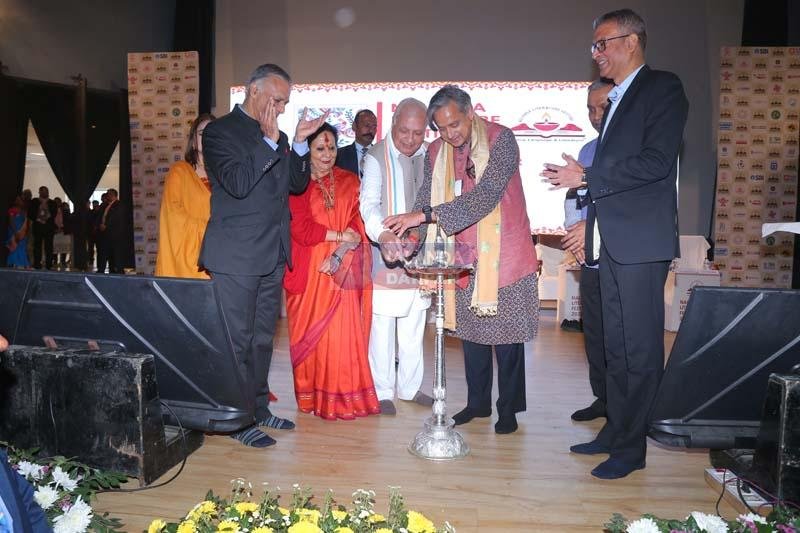 नालंदा लिटरेचर फेस्टिवलः महामहिम ने ज्ञान, संस्कृति और विरासत के उत्सव का किया भव्य आगाज नालंदा लिटरेचर फेस्टिवलः महामहिम ने ज्ञान, संस्कृति और विरासत के उत्सव का किया भव्य आगाज