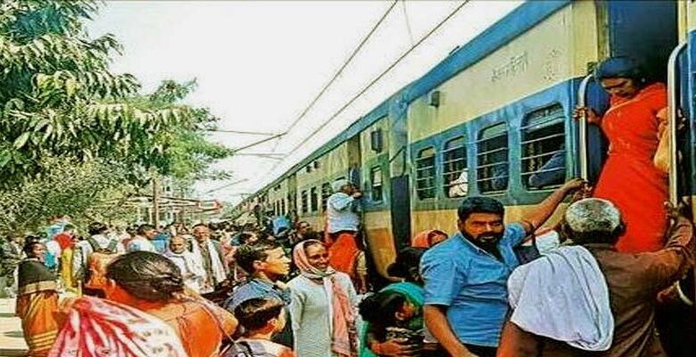 हिलसा रेलवे स्टेशन पर यात्रियों को नहीं मिल पा रही मूलभूत सुविधा 1 Passengers are not getting basic facilities at Hilsa railway station