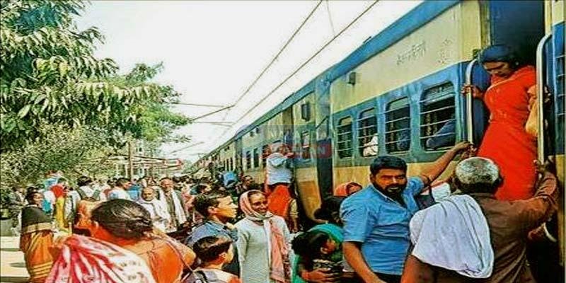 हिलसा रेलवे स्टेशन पर यात्रियों को नहीं मिल पा रही मूलभूत सुविधा हिलसा रेलवे स्टेशन पर यात्रियों को नहीं मिल पा रही मूलभूत सुविधा