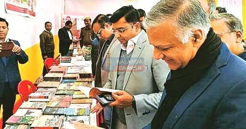 पुस्तक प्रदर्शनी में बोले DM- ‘बच्चों को किताबों की दुनिया से बाहर निकालें’ पुस्तक प्रदर्शनी में बोले DM- ‘बच्चों को किताबों की दुनिया से बाहर निकालें’