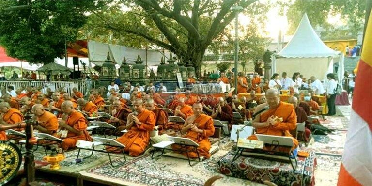 अंतर्राष्ट्रीय त्रिपिटक पाठ से अलौकिक हुआ महाबोधि मंदिर परिसर