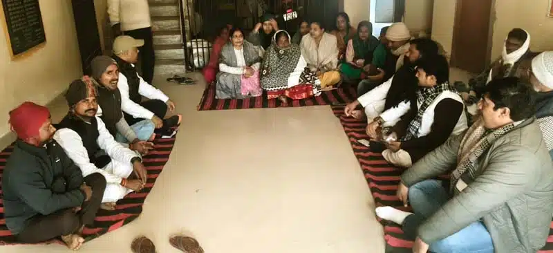 कार्यपालक पदाधिकारी की मनमानी पर भड़के वार्ड पार्षदों का धरना-प्रदर्शन 1 Ward councilors staged a protest against the arbitrary actions of the executive officer 3