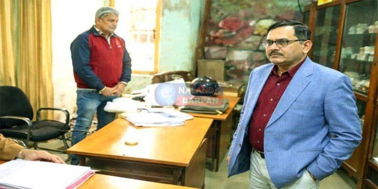 CS के औचक निरीक्षण से हड़कंप, गायब 18 डॉक्टर-कर्मियों का वेतन बंद