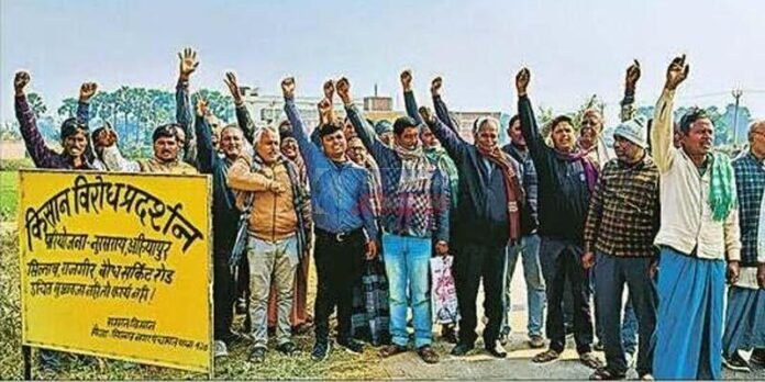 बौद्ध सर्किट फोरलेन मुआवजा को लेकर किसानों का आंदोलन जारी बौद्ध सर्किट फोरलेन मुआवजा को लेकर किसानों का आंदोलन जारी