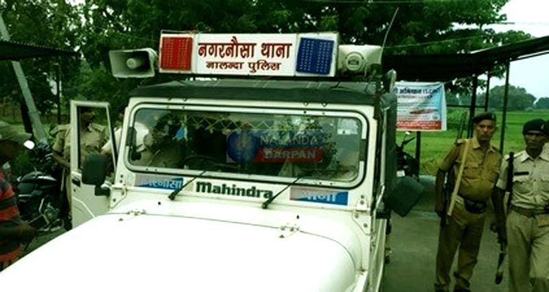 Illegal weapons and a large quantity of liquor seized in Manichak village four arrested