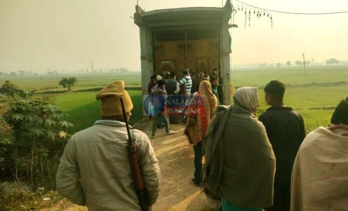 बेन बाजार में डेकोरेशन दुकान से लाखों की चोरी, पुलिस गश्ती पर उठे सवाल बेन बाजार में डेकोरेशन दुकान से लाखों की चोरी, पुलिस गश्ती पर उठे सवाल