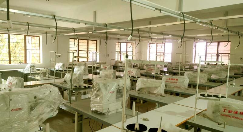 The District Magistrate inspected the women tailoring training and garment production center and issued important instructions 1