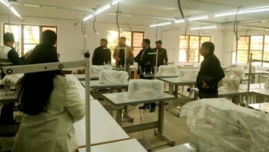 The District Magistrate inspected the women tailoring training and garment production center and issued important instructions 2