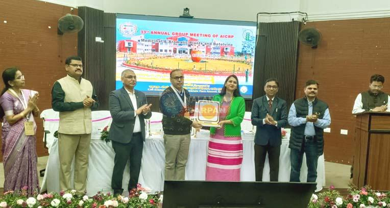 फिर राष्ट्रीय गौरव बना इस्लामपुर पान अनुसंधान केंद्र, औषधीय पौधों को मिला नया आयाम 5 Then the Islampur Betel Leaf Research Center became a source of national pride and medicinal plants received a new dimension