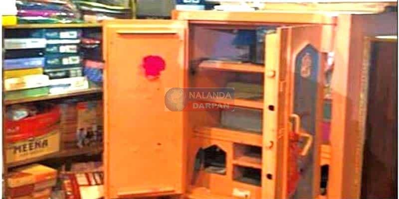 चंडी बाजार में चोरों का आतंक, एक साथ तीन ज्वेलरी शॉप में भीषण चोरी 7 Thieves unleash terror in Chandi Bazaar carrying out daring robberies at three jewelry shops simultaneously