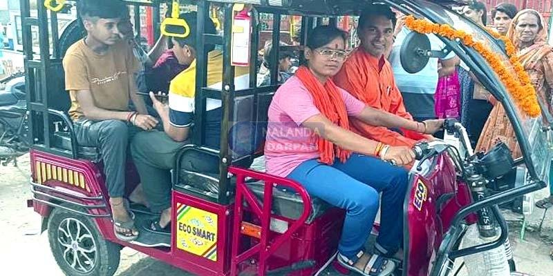 महिलाओं ने संभाली ई-रिक्शा की कमान, राजगीर की सड़कों पर दिखी आत्मनिर्भरता की नई तस्वीर 12 Women take the reins of e rickshaws presenting a new picture of self reliance on the streets of Rajgir 2
