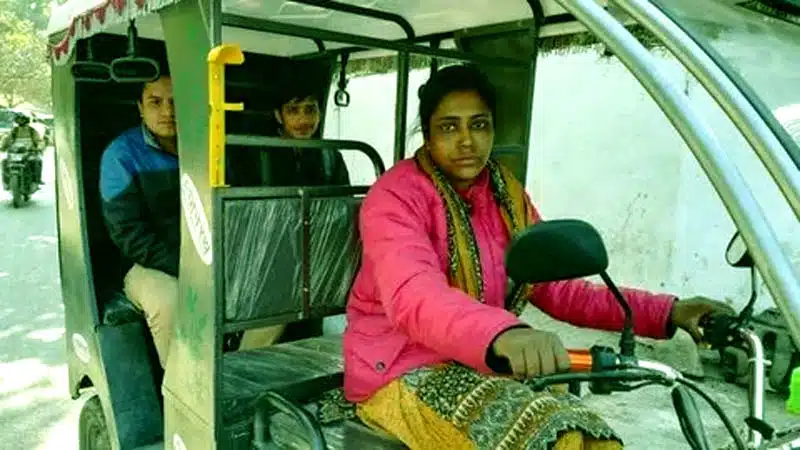 महिलाओं ने संभाली ई-रिक्शा की कमान, राजगीर की सड़कों पर दिखी आत्मनिर्भरता की नई तस्वीर 1 Women take the reins of e rickshaws presenting a new picture of self reliance on the streets of Rajgir 3